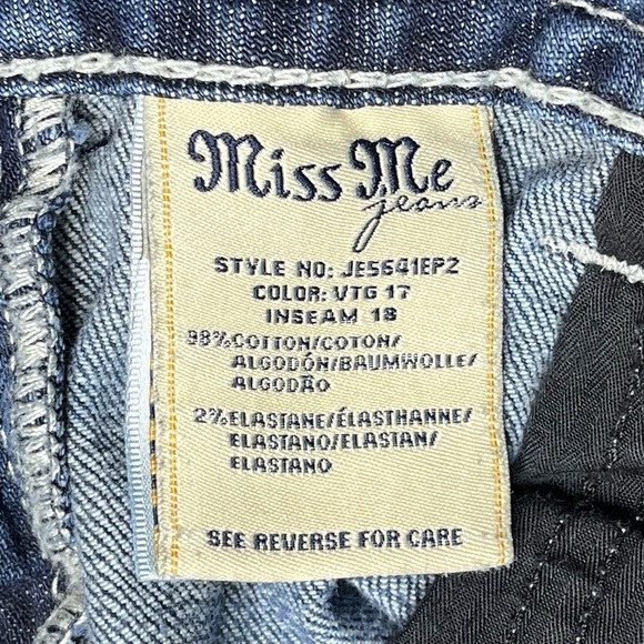 Miss Me Easy Capri Jeans 29 Denim Rhinestones Thick Stitching Raw Hem JE5641EP2 - Picture 11 of 12